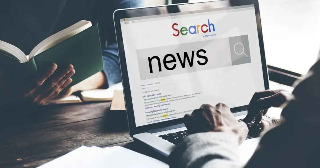 seo for news publishers: user searching for news on laptop.